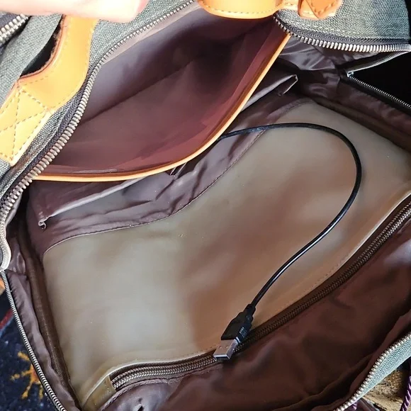 Nordace Men/ Woman Siena Pro 17" Backpack in Green - Picture 9 of 16